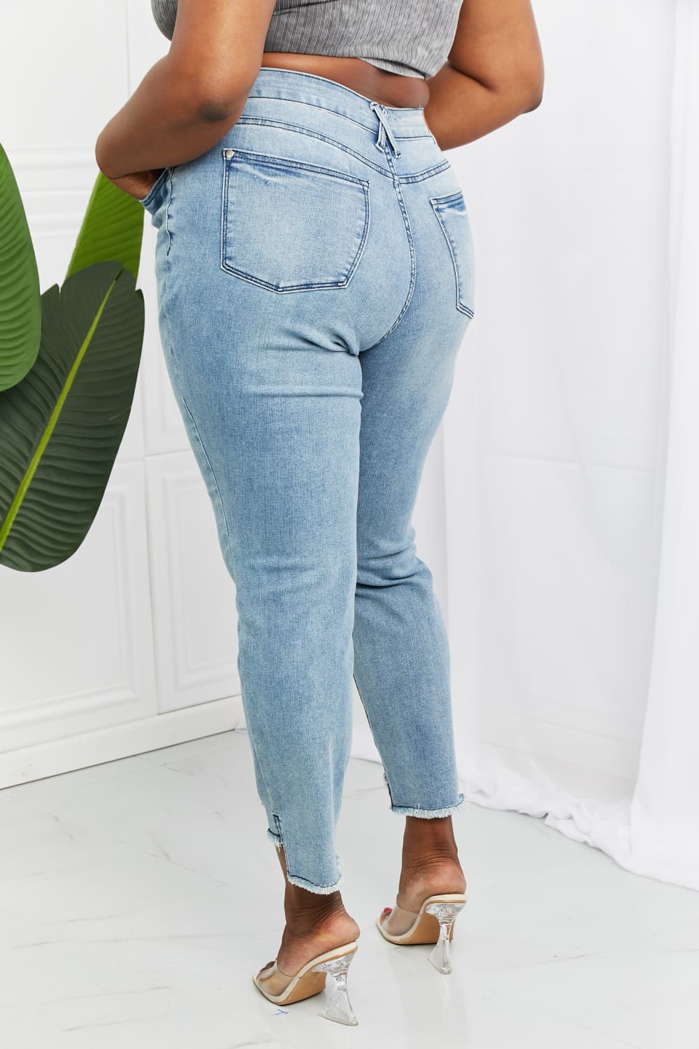 Judy Blue Lily Full Size Relaxed Fit Jeans