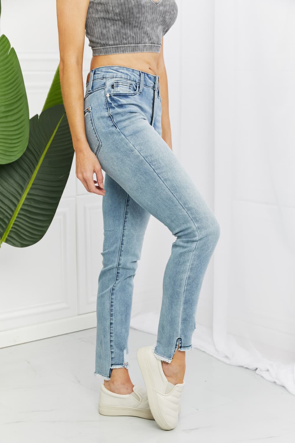 Judy Blue Lily Full Size Relaxed Fit Jeans